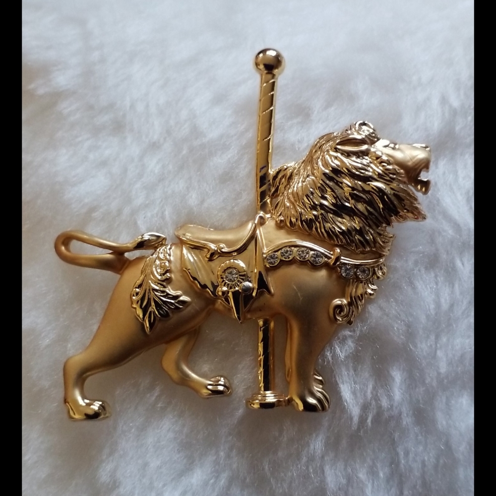 Rhinestone Lion Carousel Brooch Pin - Picture 8 of 8